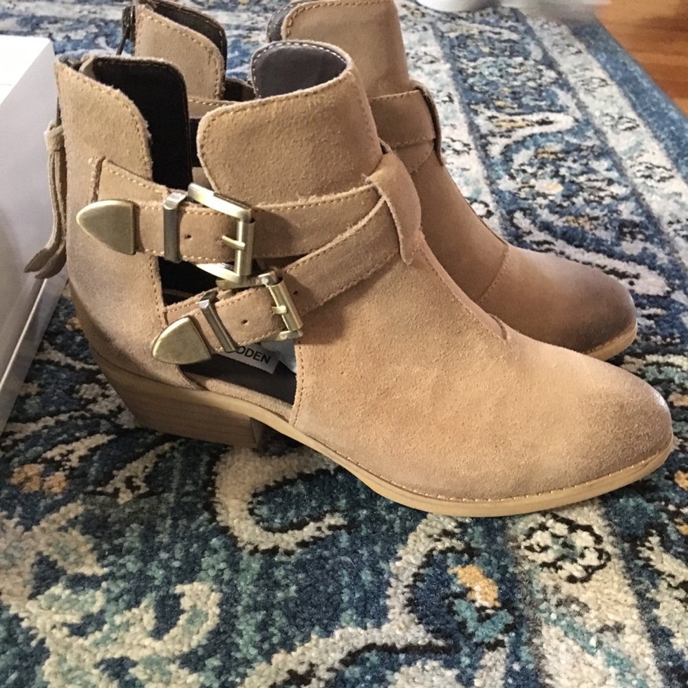 NiB Steve Madden Cinch taupe suede booties